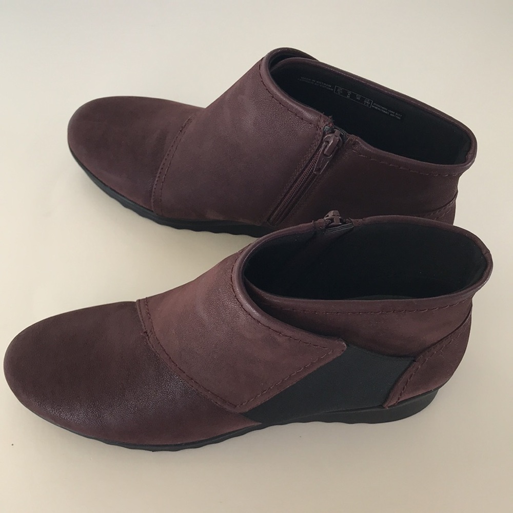 Cloudsteppers By Clarks Suede Booties Size 8m - image 4